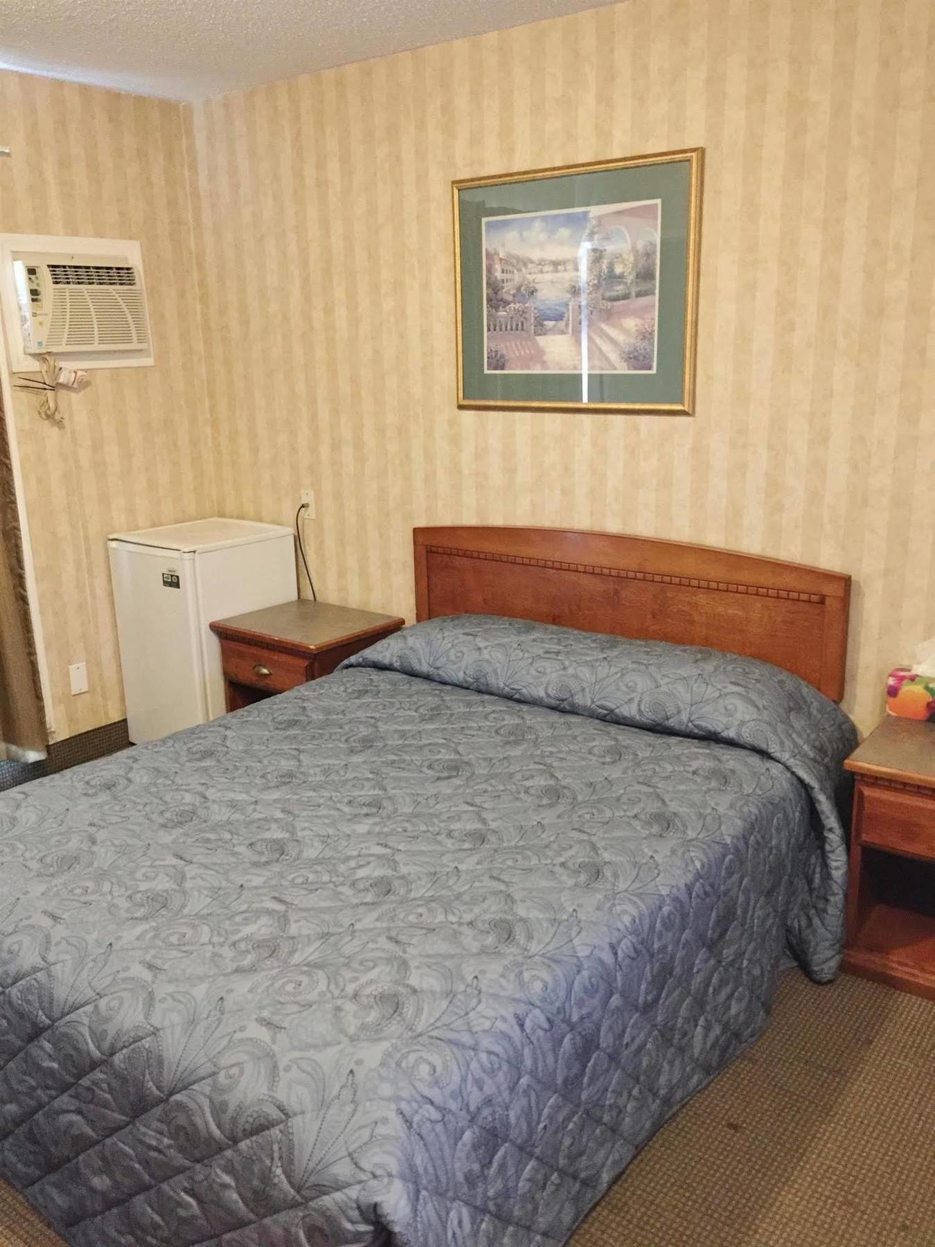 Motel Canadas Value Chinook Station