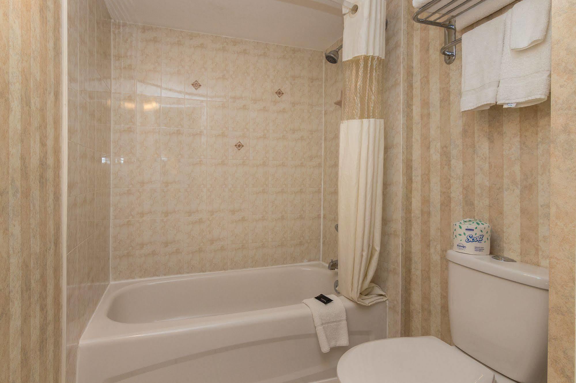 Motel Canadas Value Chinook Station Calgary