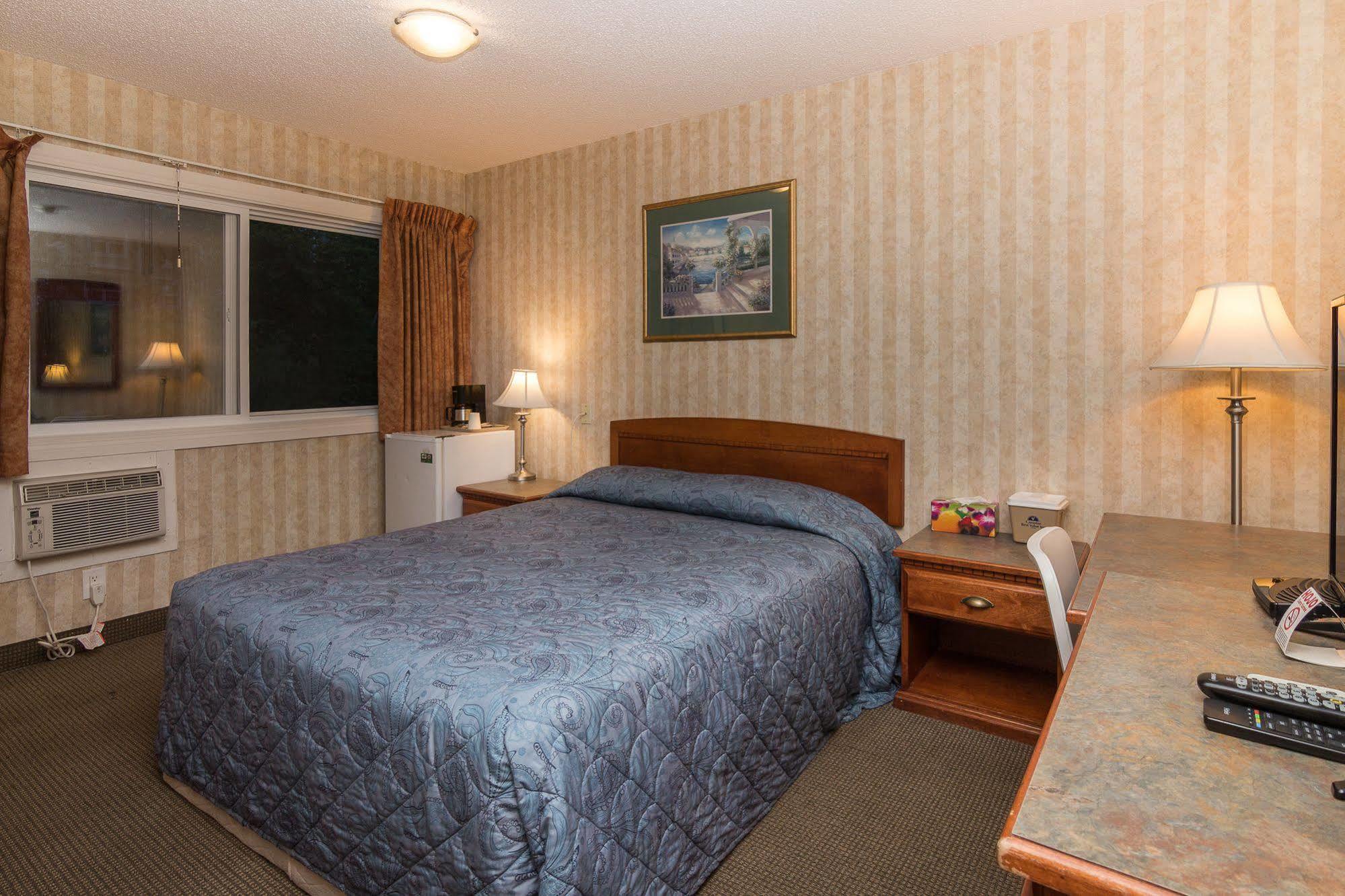 Canadas Value Chinook Station Motel