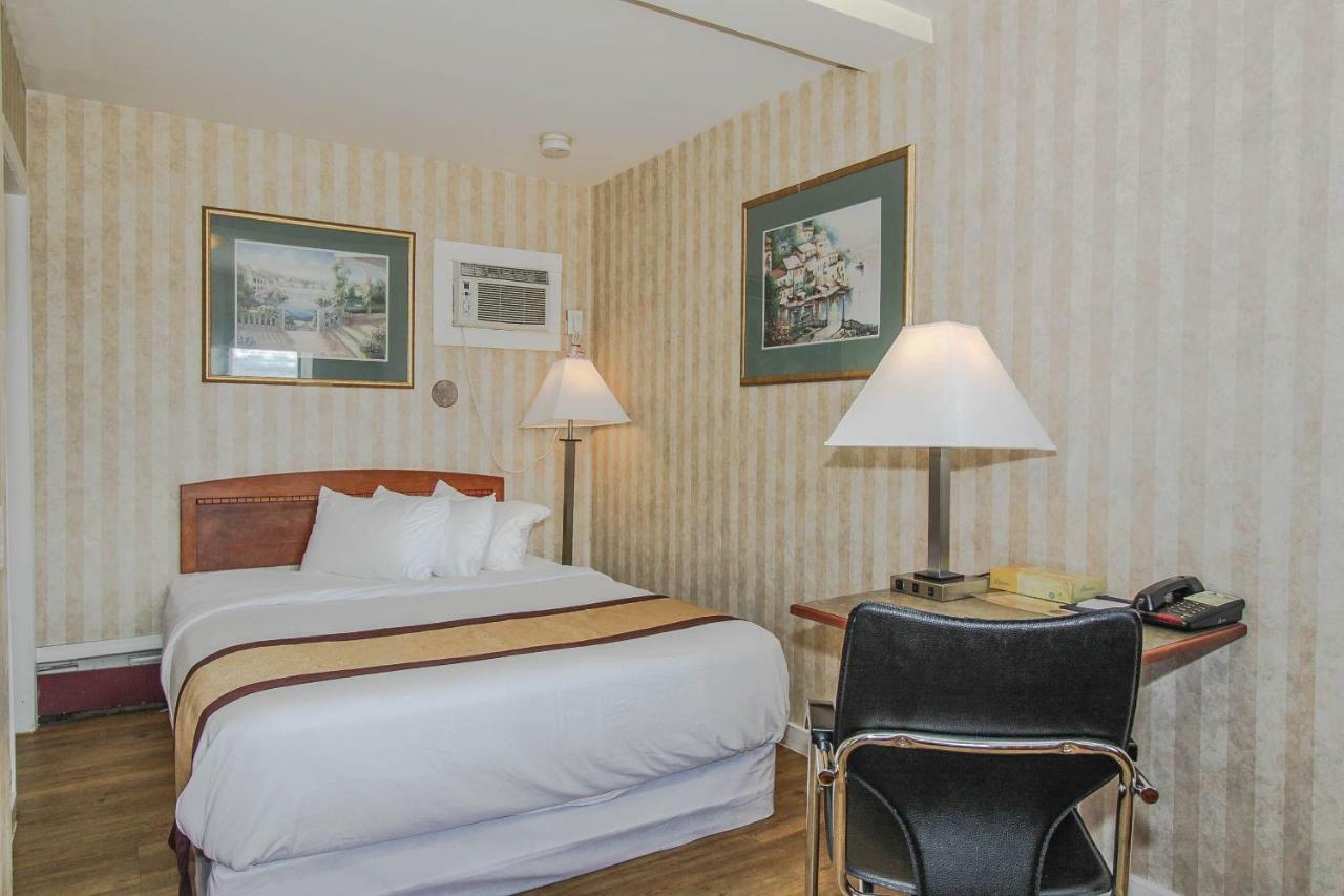 Canadas Value Chinook Station Motel