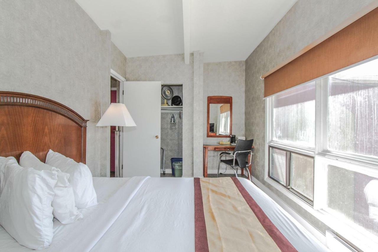 Motel Canadas Value Chinook Station Calgary